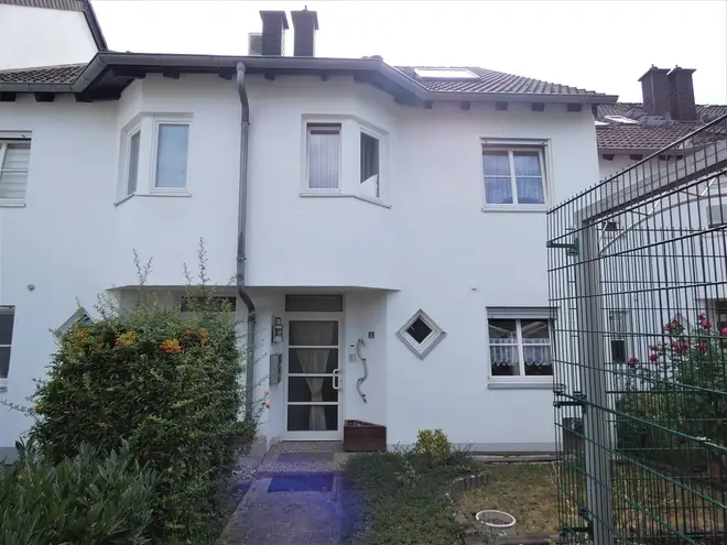 5 Zimmer Haus mit 179 m² in Wiesbaden – Bild 1