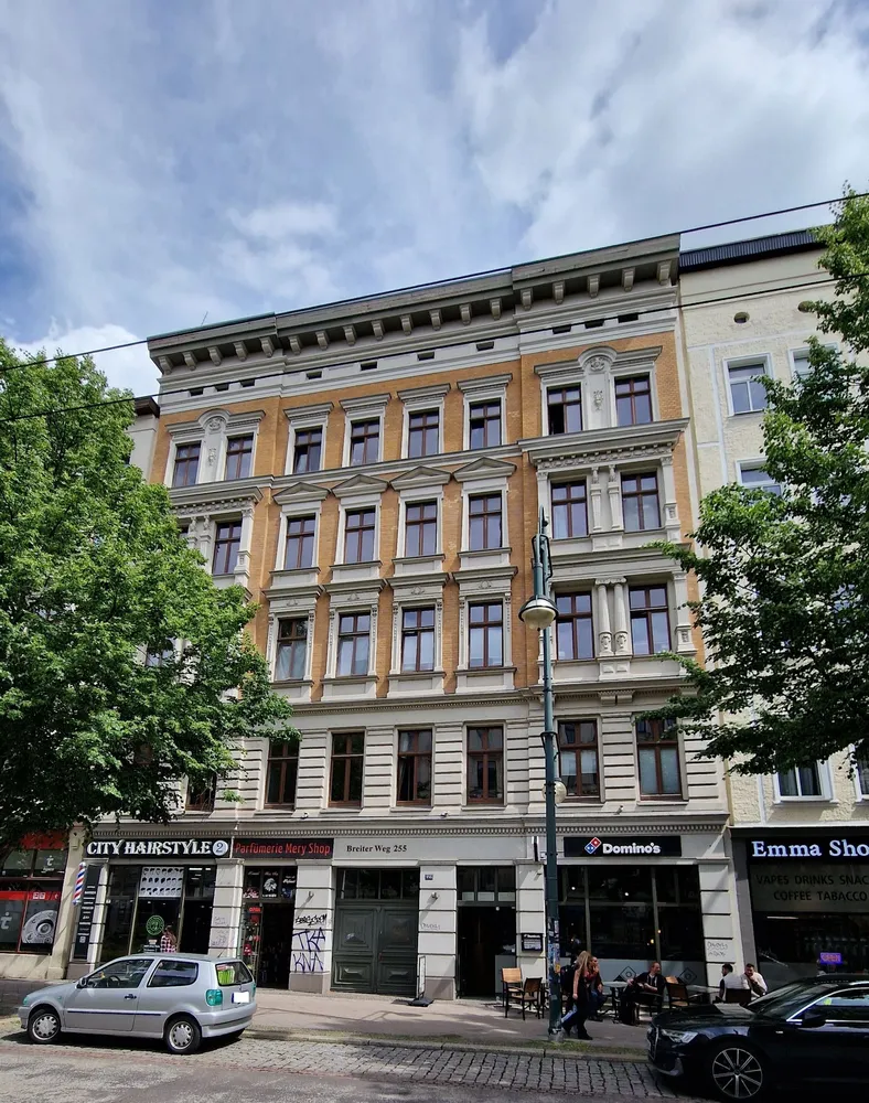 4 Zimmer Wohnung mit 130 m² in Magdeburg – Bild 1