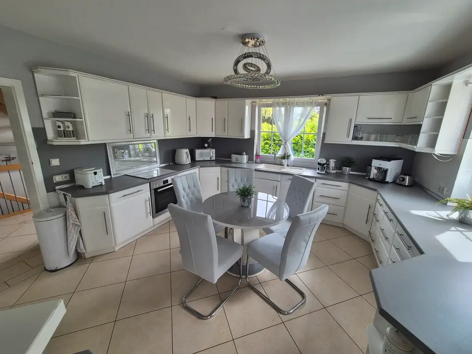 7 Zimmer Haus mit 240 m² in Siegen – Bild 2