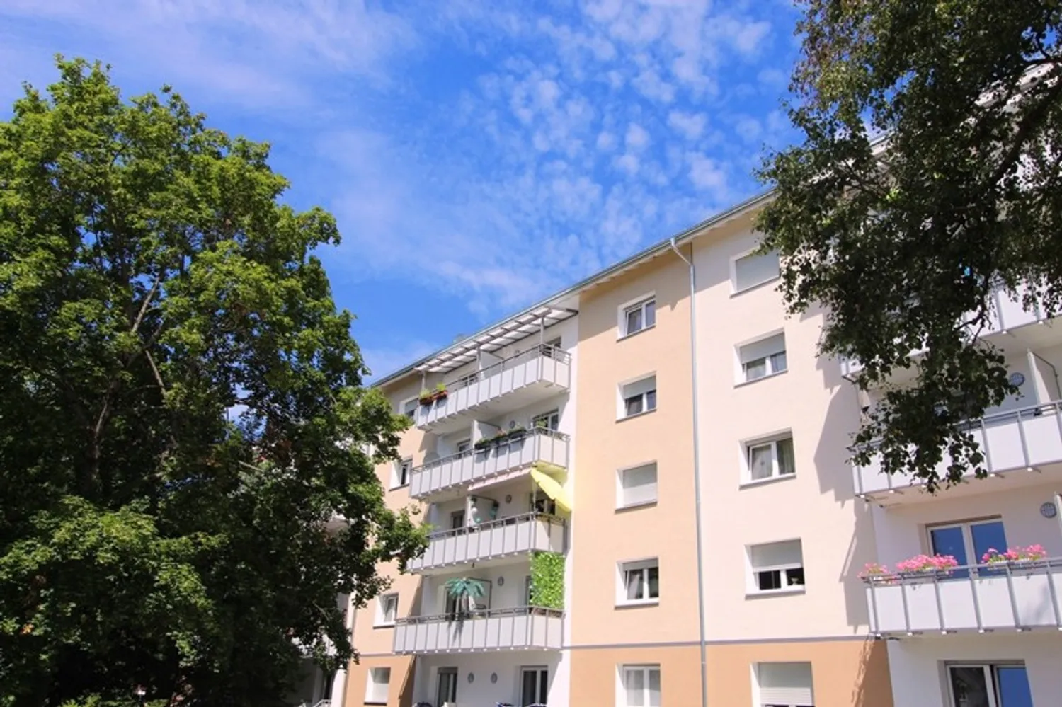 4 Zimmer Wohnung mit 70 m² in Karlsruhe – Bild 1