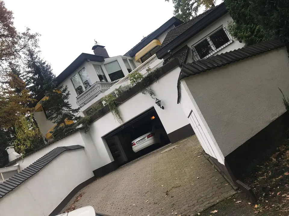 9 Zimmer Haus mit 280 m² in Nürnberg – Bild 1